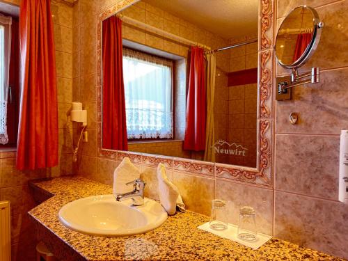 Ένα μπάνιο στο Hotel Neuwirt
