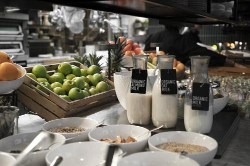 Comida en o cerca de este hotel