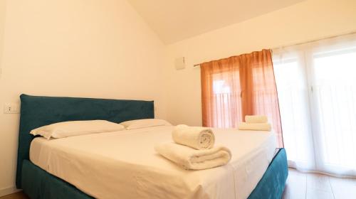 Da Matteo e Lorenza - tra stazione e centro房間的床