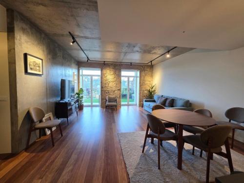 Miradouro River Views & Patio by PortoCityHosts
