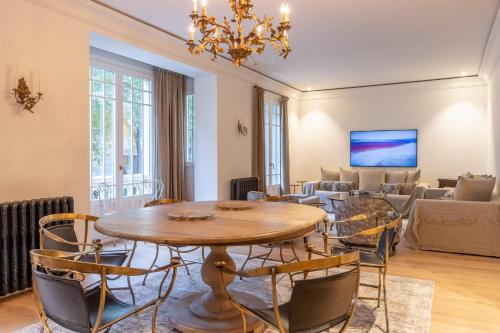 Luxury 3-Bed Apartment in Salamanca, Madrid