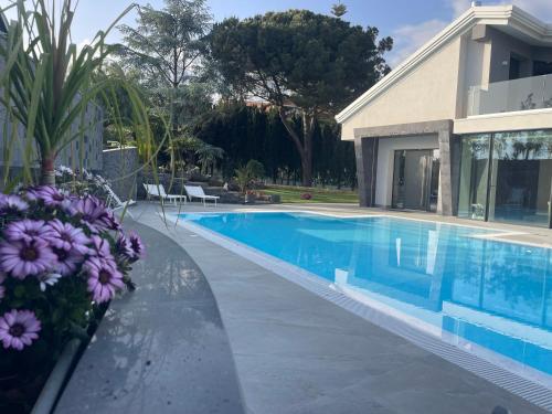 Coco Noir Luxury Villa