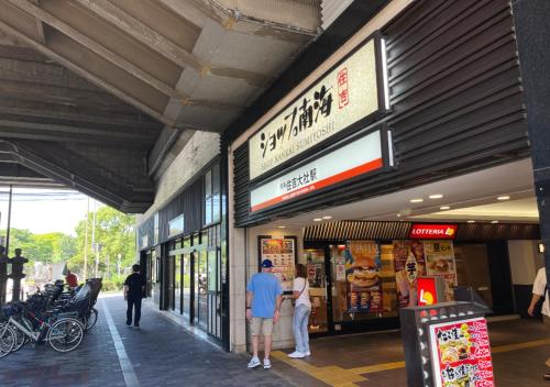 a group of people standing outside of a store at 大阪第一站 in Osaka