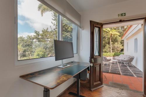 Villa Natural Oasis with panoramic view & bio-diverse 9 950m2 garden