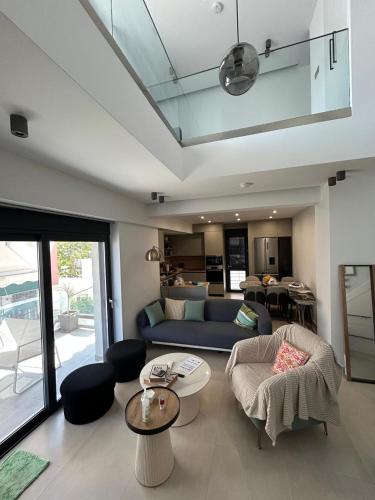 Floral Home 3 - 2nd floor maisonette!