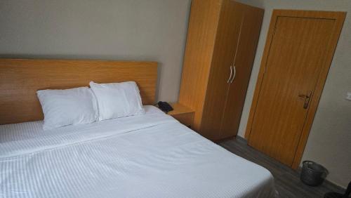 Postel nebo postele na pokoji v ubytování Camas Inn Opako Abeokuta