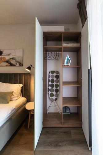 a bedroom with a bed and a closet with a door at Velunia Residence in Baia Mare