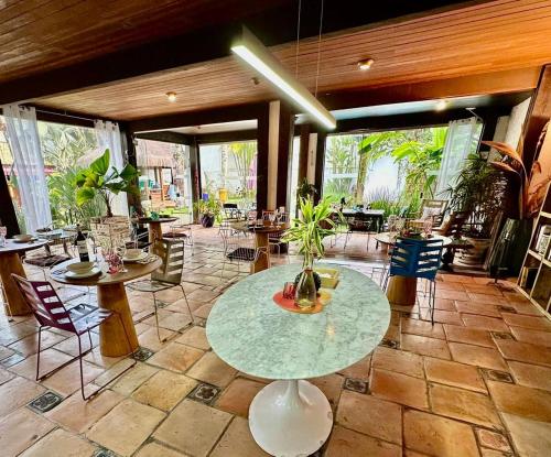 Makanan di atau berdekatan hotel