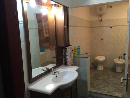 A bathroom at Sacca House