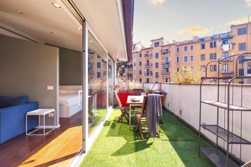Contempora - Attic with Terrace in the Heart of Porta Romana