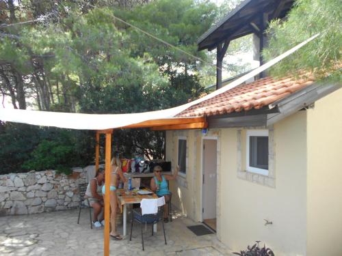 Το κτήριο όπου στεγάζεται  το διαμέρισμα