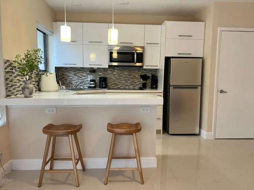 Køkken eller tekøkken på Open-Concept Urban Stay