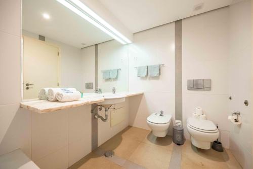 White Golden - AC - Wi-Fi - Pools & Beach Access Included