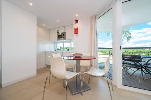White Golden - AC - Wi-Fi - Pools & Beach Access Included