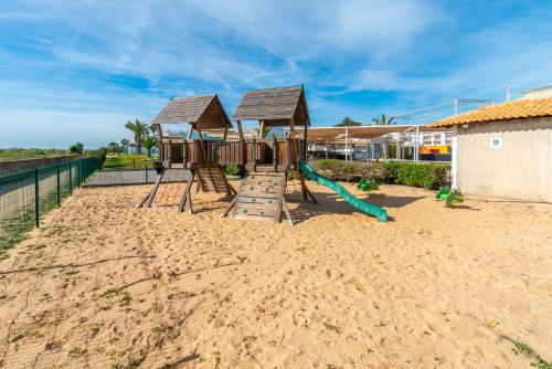 White Golden - AC - Wi-Fi - Pools & Beach Access Included