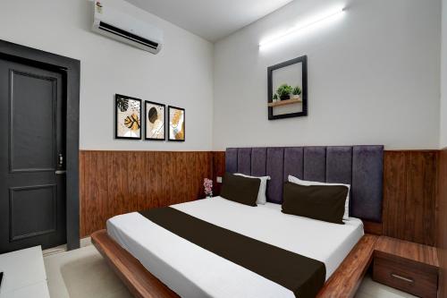 Postel nebo postele na pokoji v ubytování SPOT ON Hotel Mezbaani