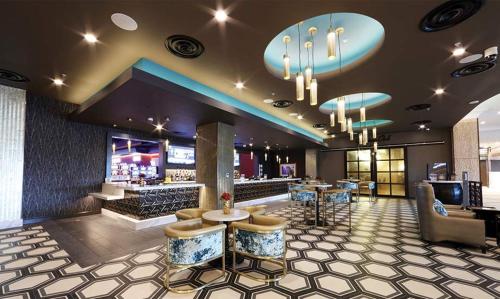Oak Grove Racing Gaming & Hotel — Lounge or bar