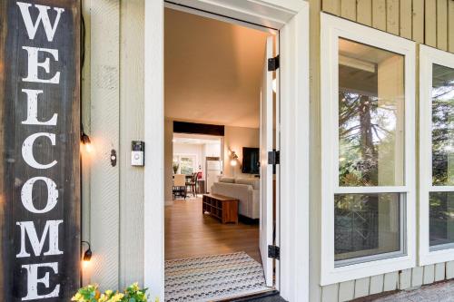 Φωτογραφία από το άλμπουμ του 8 Mi to Bellevues Snowflake Lane Cozy Retreat σε Newport Hills