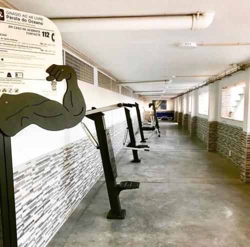 a hallway of a gym with a treadmill at Pérola do Oceano in Manta Rota