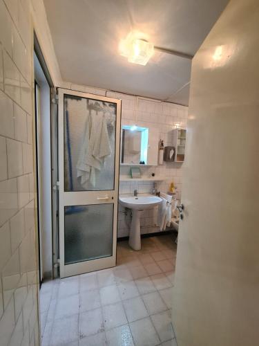 a bathroom with a shower and a sink and a toilet at Salento - Casa Vacanza di appartamento open space in Nardò