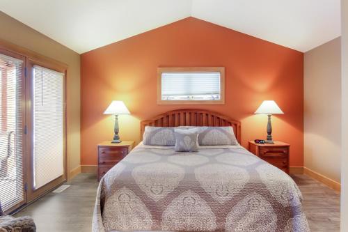 Postel nebo postele na pokoji v ubytování Ski-In 5BR Retreat at Boyne Mtn - Walk to Lifts & Fun!