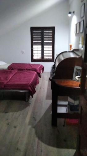 Una cama o camas en una habitación de Tina Apartman