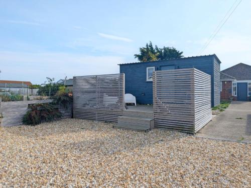 Φωτογραφία από το άλμπουμ του The Shepherd's Hut on the Beach - Pagham - Sea Front σε Pagham