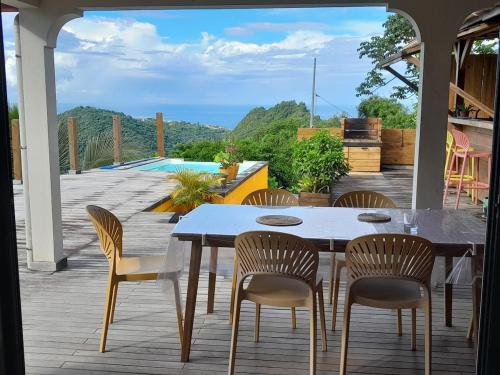 Φωτογραφία από το άλμπουμ του Maison atypique avec vue unique σε Λε Καρμπέ