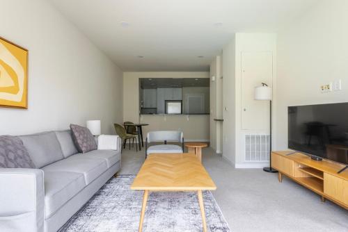 Φωτογραφία από το άλμπουμ του Blueground Rivermark pool nr Central Park SFO-1773 σε Agnew