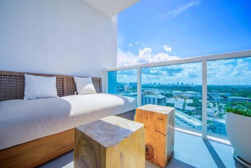 En eller flere senge i et værelse på Amazing View 1 Hotel Corner Unit 1BR/1BA w Balcony