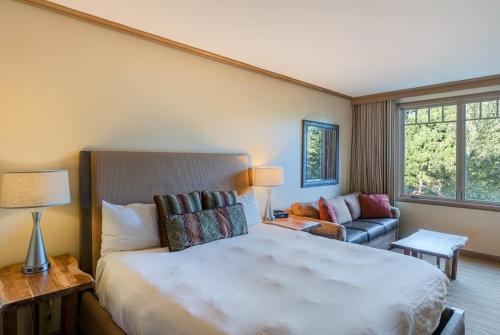 Postel nebo postele na pokoji v ubytování 3022 Studio Getaway in Suncadia with Spa, Ski, Golf, Hike & More!