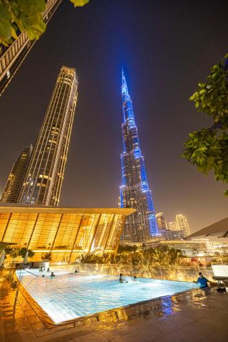 Luxury Grande Suites by Hostiva - Full City View