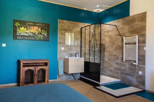 a large bathroom with a shower and a sink at Domaine Jurassic Farm in Moirans-en-Montagne