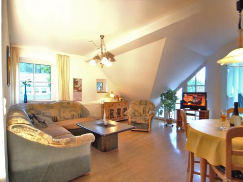 Gallery image of Birkmaase 12 Kapitänshaus Jacqueline 4-Sterne Komfort Maisonette im OG links in Zingst