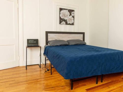 Una cama o camas en una habitación de Spacious 1 bedroom Downtown
