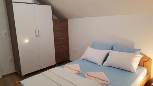 a small bedroom with a bed and a white cabinet at Zem Zem kuća za odmor in Otoka