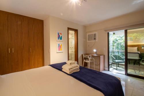 a bedroom with a bed with towels on it at 6 minutos da Praia do Leblon - GSM103 in Rio de Janeiro