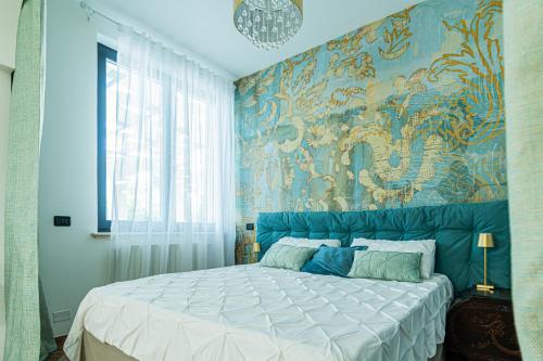 a bedroom with a large bed with a wall mural at Umbriance Villa con piscina privata in Stroncone