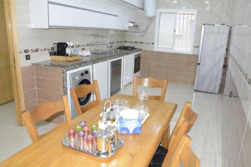 Nhà bếp/bếp nhỏ tại city center family apartment