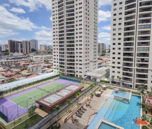 - une vue sur le court de tennis d'une ville dans l'établissement COP 30 Event - WOMEN ONLY - BEDROOM IN THE CITY CENTER, à Belém