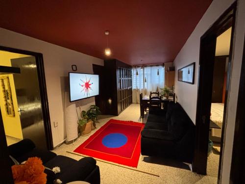 a living room with a couch and a dining room at Departamento en el centro de Oaxaca in Oaxaca City