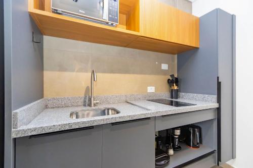 Køkken eller tekøkken på Studio com 2 camas de casal e garagem - EIX0805