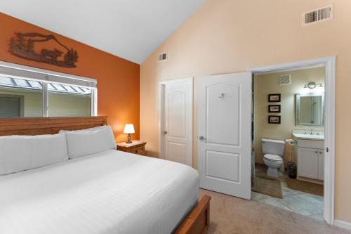 Ένα μπάνιο στο Prospect Point Townhomes 202C by Summit County Mountain Retreats