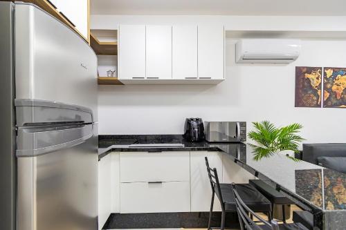 Η κουζίνα ή μικρή κουζίνα στο Apartamento de 2q em Prédio com Piscina - IBI0701