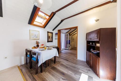 Penelope, rustic apartment next to the City Walls