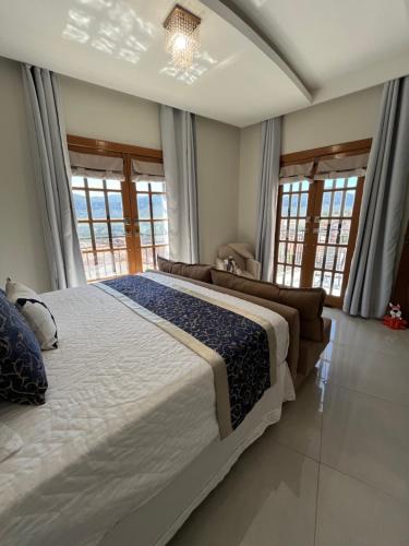 Giường trong phòng chung tại Diamantina Falls Boutique Hotel & Spa
