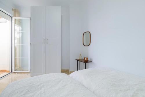 Casa del Mar Modern Apartment with Pool & Sea View in Manilva