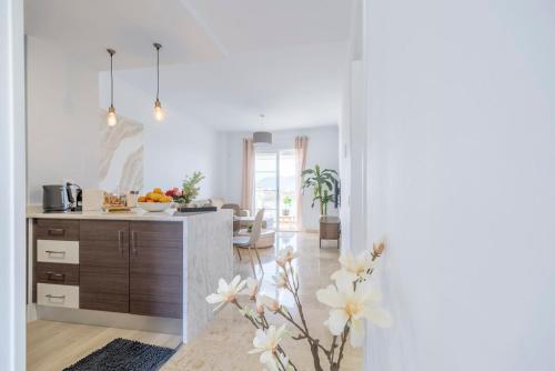 Casa del Mar Modern Apartment with Pool & Sea View in Manilva