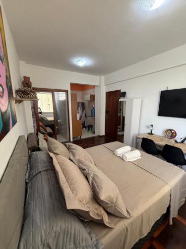 Säng eller sängar i ett rum på Estúdio 9º andar em frente à Praça da República