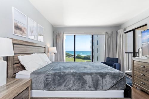 Ένα ή περισσότερα κρεβάτια σε δωμάτιο στο Sound of the Sea 216 W by Emerald Isle Realty